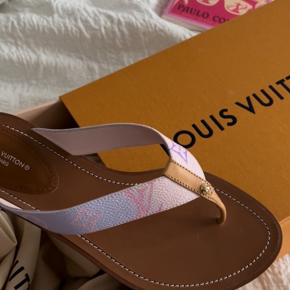 Spring in the city Louis Vuitton Sandals - Picture 2 of 2